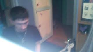 Посадка сети на шнур, сидя на диване...