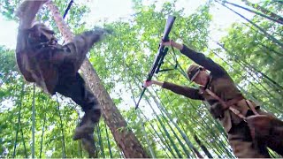 神槍小子一躍而起，一腳踢開了日軍王牌狙擊手手中的狙擊步槍，開始近戰格鬥模式！