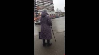 old woman amputee goes to the prosthesis 2