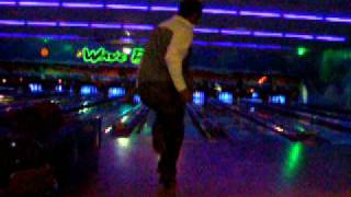 Neirinckx warming up before bowling!