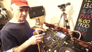 DJ LESSON ON MIXING OLD SCHOOL DISCO MUSIC FROM THE 1980'S AND 1970'S