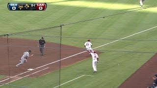 SEA@LAA: Angels score on Trout's first career hit
