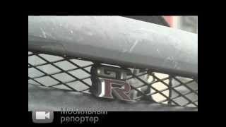 Nissan GT-R сбил рабочих у памятника в центре Москвы