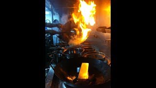 다이아몬드씨푸드주방조리장면.Diamond Seafood Restaurant Kitchen. 앙헬레스 다이아몬드 씨푸드.Angeles Seafood Restaurant