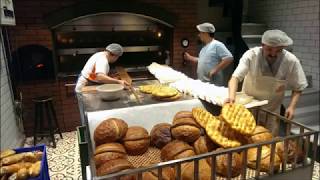 Выпечка на подовой печи. Печь на дровах для мини-пекарни.