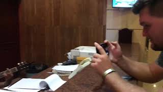 Парень с ресепшн отеля Occidental Caribe попросил гитару часть 2