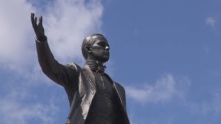 UTV. «На площади ты негодуешь!» В Уфе открыли  памятник Шайхзаде Бабичу