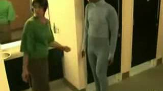 В туалете прикол с скрытой камерой candid camera trick