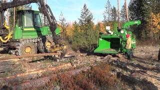 Видео Форвардер JOHN DEERE 1711 Кламбанк + щепорубка Сургут ХМАО