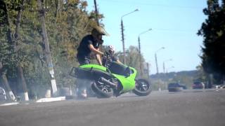Хорошый Scooter Stunt на Aprilia SR (трюковая езда) Zenkov Stuntriding