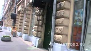 Театр Марионеток, у театра Марионеток