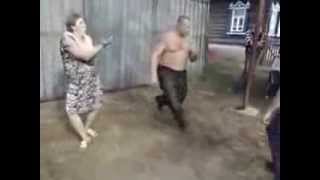 Смешное видео. Прикольные деревенские танцы.