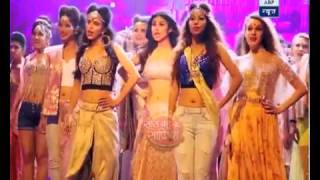 Tum Bin 2: Watch Mouni Roy shoot for an item number