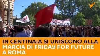 In centinaia si uniscono alla marcia di Friday for Future a #Roma