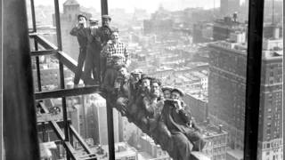 Construction du  Rockefeller Center de New-York (1932)