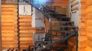 Установка лестницы на металлическом каркасе