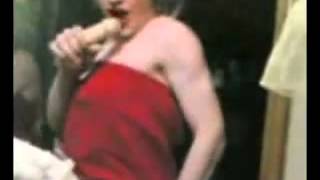 Гоген Солнцев - голубой артист исполняет танец