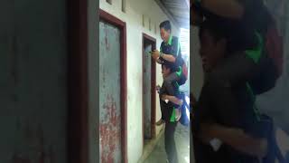 Ngintip orang mandi