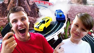 Машинки в видео игры – Гоночная трасса на детской площадке! – Игры гонки на двоих.