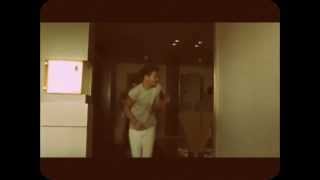 One Direction танцуют локтями