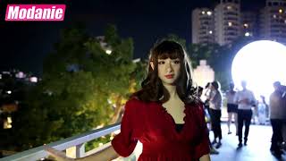 Modanie| Male crossdresser go shopping outside Se travestir avec faux sein