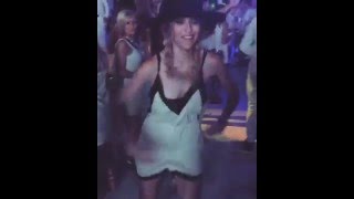 Valentina bailando Worth it - Fifth Harmony