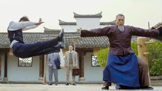 武術對決！眼看日本劍客一劍破空襲來，中國功夫大師側身一閃，一掌直拍敵人天靈蓋！ ️ 抗日