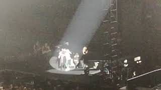 Pausini parla Romano invita ragazzina sul palco Roma 30.10.2018