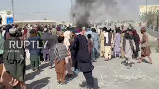Unrest as hundreds remain stranded in Chaman due to continued border closure with Afghanistan