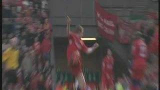Alan Smith breaks leg...