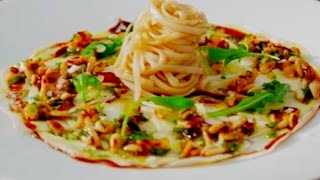 Carpacio de boletus con noddles y vinagreta de cecina, orejones y piñones