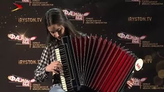ЗАРИНА ГУЧМАЗОВА исполнила песню Цоя КУКУШКА под гармошку и покорила сеть