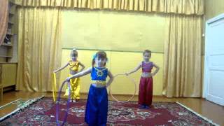 109. Танец с обручами