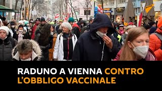 Raduno a Vienna contro l’obbligo vaccinale