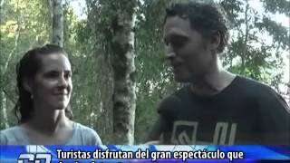 turistas visitan cataratas