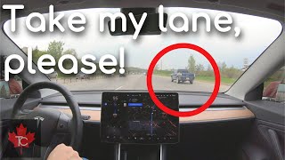 Tesla Model 3 Autopilot Brakes Suddenly to let Car Merge