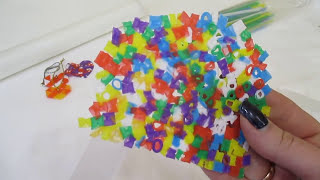 Брелок-сердечко из коктейльных трубочек.