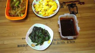 점심밥 , 오이무침, 볶음 양념 , 계란말이, 깻잎,  (home food : , Kimchi, Egg roll, Sesame, Cucumber)