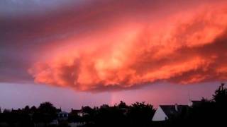 un nuage rouge