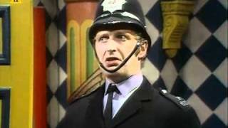 Monty Python - Nalot Policyjny PL