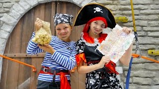 Подружки Настя и Света в поисках сокровищ. Игры в пиратов