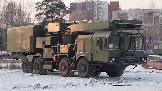Разгрузка компонентов ЗРС С-400 уральского полка ПВО в Свердловской области