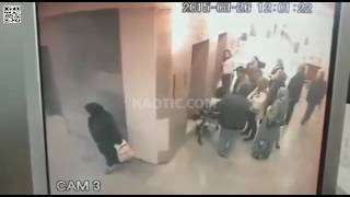 Women in Burqa poops in Hospital floor النساء  في برقة مؤخرة السفينة في الطابق مستشفى