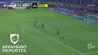 ‘Pikolín’ a lo Jorge Campos, con finta incluida, detuvo un gran balón a Gignac