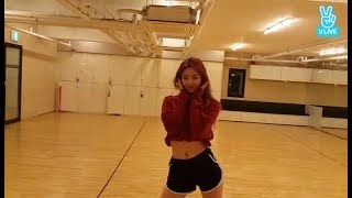 DIA's Eunjin dances to Sunmi's Gashina and Hyuna's Babe