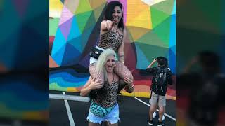 Wouldn't be a festival without some shoulders action