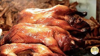 【雪鱼探店China food travel】南京超火爆的鴨子店，鹽水鴨一隻50元，開門就排隊，老人吃幾十年