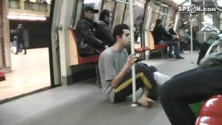 Mendiant Roumain dans le métro FAIL (VOSTFR)
