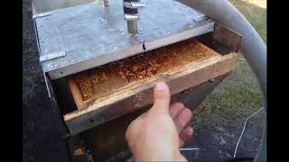 Воскотопка с функцией пресса/Wax Melter with integrated press.