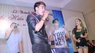Chú rể cô dâu quẩy tưng bừng cùng bạn bè